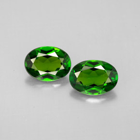 Diopside cromifero naturale verde da  ct, taglio ovale, VVS-VS