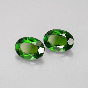 Diopside cromifero naturale verde da  ct, taglio ovale, VVS-VS