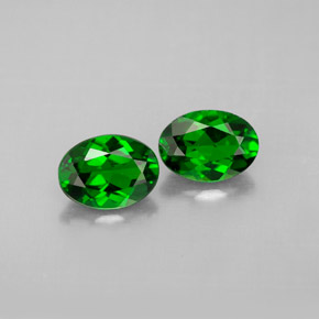 Diopside cromifero naturale verde da  ct, taglio ovale, VVS-VS