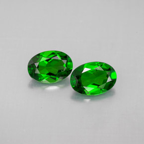 Diopside cromifero naturale verde da  ct, taglio ovale, VVS-VS