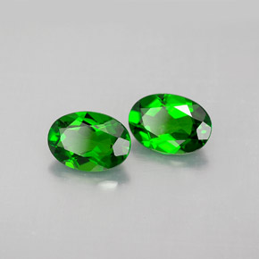 Diopside cromifero naturale verde da  ct, taglio ovale, VVS-VS