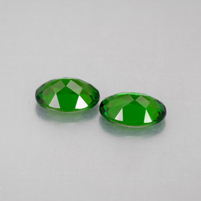 Diopside cromifero naturale verde da  ct, taglio ovale, VVS-VS
