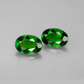 Diopside cromifero naturale verde da  ct, taglio ovale, VVS-VS