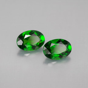 Diopside cromifero naturale verde da  ct, taglio ovale, VVS-VS