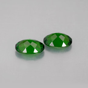 Diopside cromifero naturale verde da  ct, taglio ovale, VVS-VS