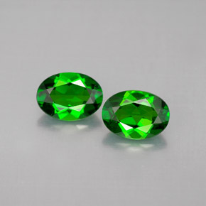 Diopside cromifero naturale verde da  ct, taglio ovale, VVS-VS