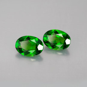 Diopside cromifero naturale verde da  ct, taglio ovale, VVS-VS