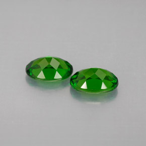 Diopside cromifero naturale verde da  ct, taglio ovale, VVS-VS