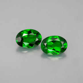 Diopside cromifero naturale verde da  ct, taglio ovale, VVS-VS