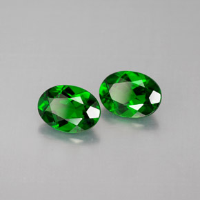Diopside cromifero naturale verde da  ct, taglio ovale, VVS-VS