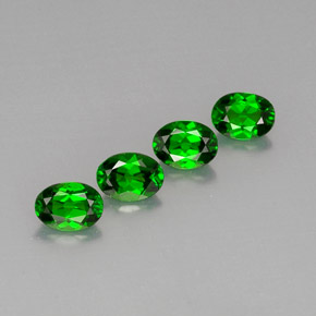 Diopside cromifero naturale verde da  ct, taglio ovale, VVS-VS