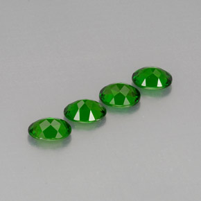 Diopside cromifero naturale verde da  ct, taglio ovale, VVS-VS