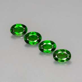Diopside cromifero naturale verde da  ct, taglio ovale, VVS-VS