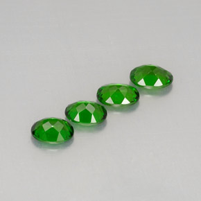 Diopside cromifero naturale verde da  ct, taglio ovale, VVS-VS