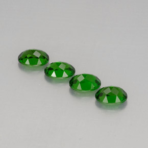 Diopside cromifero naturale verde da  ct, taglio ovale, VVS-VS