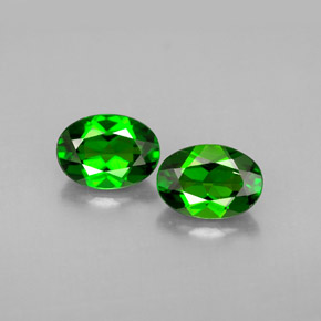 Diopside cromifero naturale verde da  ct, taglio ovale, VVS-VS