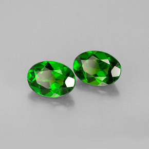 Diopside cromifero naturale verde da  ct, taglio ovale, VVS-VS