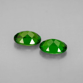 Diopside cromifero naturale verde da  ct, taglio ovale, VVS-VS