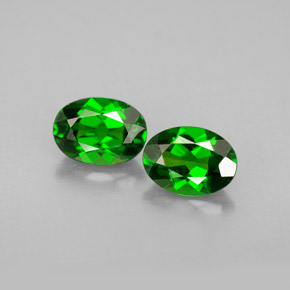 Diopside cromifero naturale verde da  ct, taglio ovale, VVS-VS