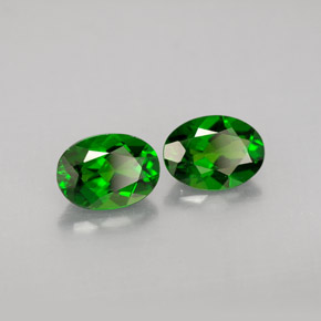 Diopside cromifero naturale verde da  ct, taglio ovale, VVS-VS