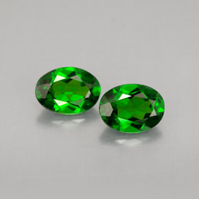 Diopside cromifero naturale verde da  ct, taglio ovale, VVS-VS