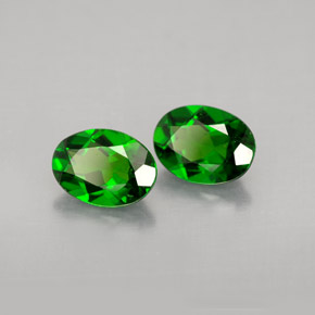 Diopside cromifero naturale verde da  ct, taglio ovale, VVS-VS