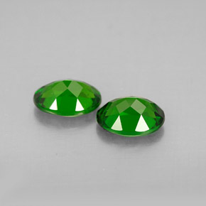 Diopside cromifero naturale verde da  ct, taglio ovale, VVS-VS