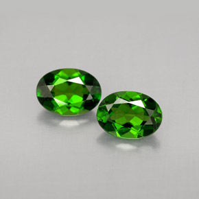 Diopside cromifero naturale verde da  ct, taglio ovale, VVS-VS