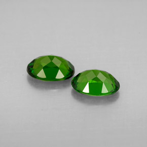 Diopside cromifero naturale verde da  ct, taglio ovale, VVS-VS