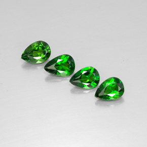 Diopside cromifero naturale verde da  ct, taglio a pera, VVS-VS