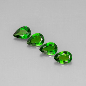 Diopside cromifero naturale verde da  ct, taglio a pera, VVS-VS