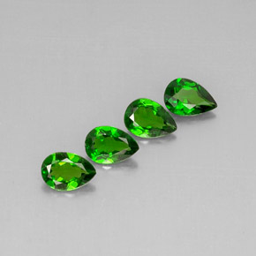 Diopside cromifero naturale verde da  ct, taglio a pera, VVS-VS