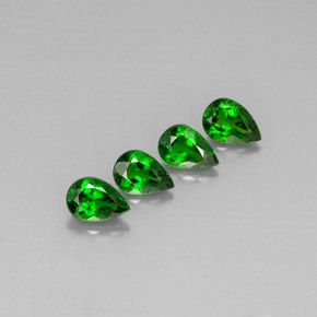 Diopside cromifero naturale verde da  ct, taglio a pera, VVS-VS