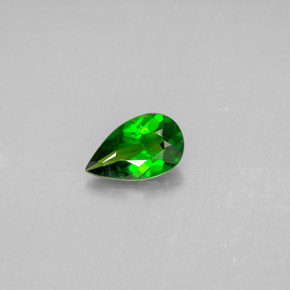 Diopside cromifero naturale verde da 0,68 ct, taglio a pera, VS