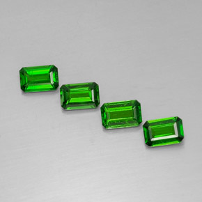 Diopside cromifero naturale verde da  ct, taglio smeraldo, VS