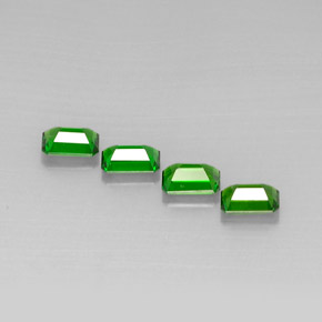 Diopside cromifero naturale verde da  ct, taglio smeraldo, VS