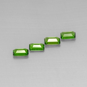 Diopside cromifero naturale verde da  ct, taglio smeraldo, VS