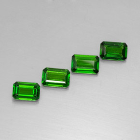 Diopside cromifero naturale verde da  ct, taglio smeraldo, VVS-VS