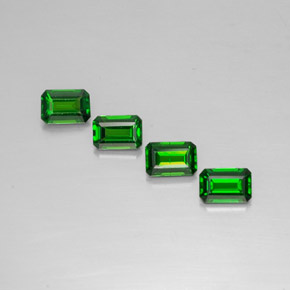 Diopside cromifero naturale verde da  ct, taglio smeraldo, VVS