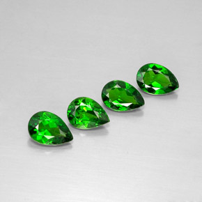 Diopside cromifero naturale verde da  ct, taglio a pera, VVS-VS