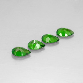 Diopside cromifero naturale verde da  ct, taglio a pera, VVS-VS