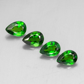 Diopside cromifero naturale verde da  ct, taglio a pera, VVS