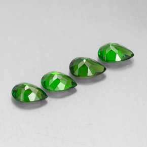Diopside cromifero naturale verde da  ct, taglio a pera, VVS