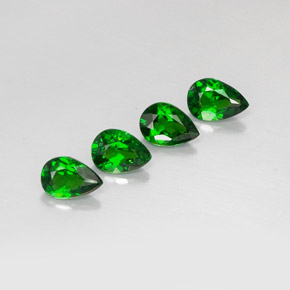 Diopside cromifero naturale verde da  ct, taglio a pera, VVS-VS