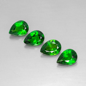 Diopside cromifero naturale verde da  ct, taglio a pera, VVS-VS