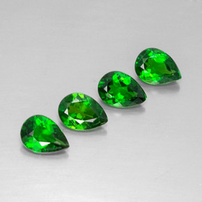 Diopside cromifero naturale verde da  ct, taglio a pera, VVS-VS