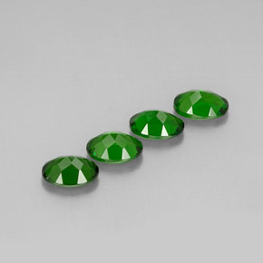 Diopside cromifero naturale verde da  ct, taglio ovale, VVS-VS