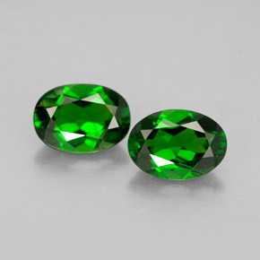 Diopside cromifero naturale verde da  ct, taglio ovale, VVS