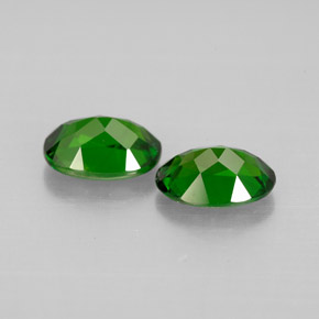 Diopside cromifero naturale verde da  ct, taglio ovale, VVS