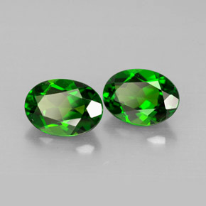 Diopside cromifero naturale verde da  ct, taglio ovale, VVS